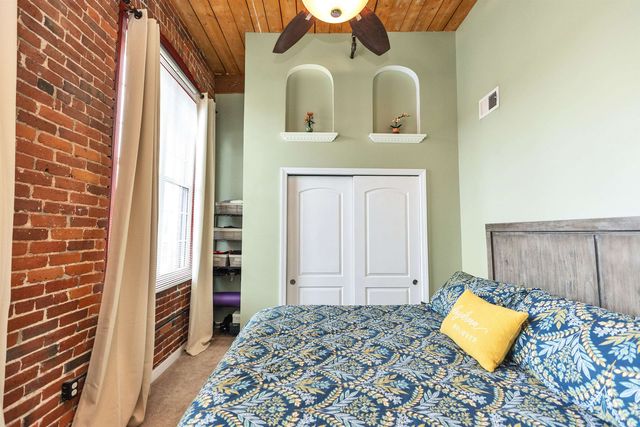 470 Silver St Apt 413, Manchester, NH 03103