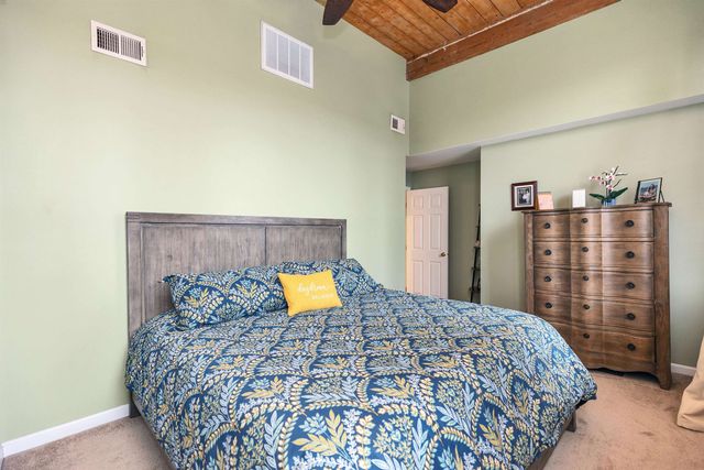 470 Silver St Apt 413, Manchester, NH 03103