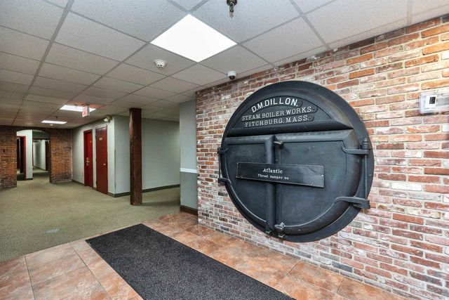 470 Silver St Apt 413, Manchester, NH 03103