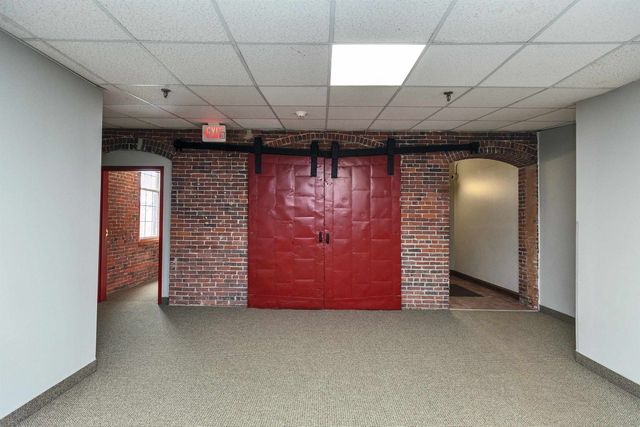 470 Silver St Apt 413, Manchester, NH 03103