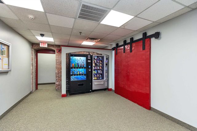 470 Silver St Apt 413, Manchester, NH 03103