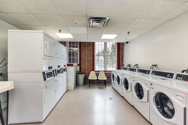 470 Silver St Apt 413, Manchester, NH 03103