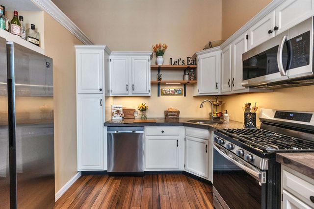 470 Silver St Apt 413, Manchester, NH 03103