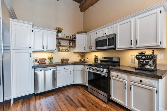 470 Silver St Apt 413, Manchester, NH 03103