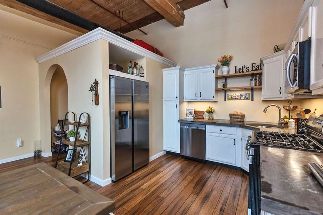 470 Silver St Apt 413, Manchester, NH 03103