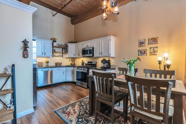 470 Silver St Apt 413, Manchester, NH 03103