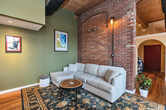 470 Silver St Apt 413, Manchester, NH 03103