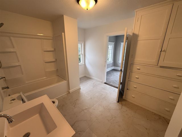 116 W Territorial Road, Battle Creek, MI 49015