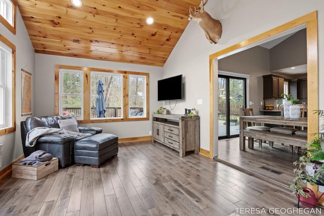 3283 Lorrimar Lane, Saugatuck, MI 49453