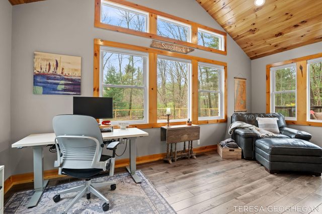 3283 Lorrimar Lane, Saugatuck, MI 49453