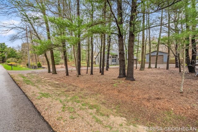3283 Lorrimar Lane, Saugatuck, MI 49453