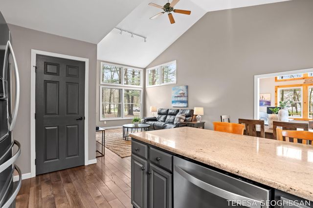 3283 Lorrimar Lane, Saugatuck, MI 49453