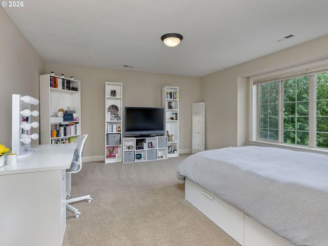 14888 Se HOLLAND Loop, Happy Valley, OR 97086