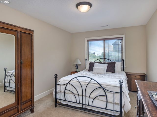 14888 Se HOLLAND Loop, Happy Valley, OR 97086