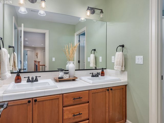 14888 Se HOLLAND Loop, Happy Valley, OR 97086