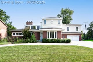 622 Sunningdale Drive, Grosse Pointe, MI 48236