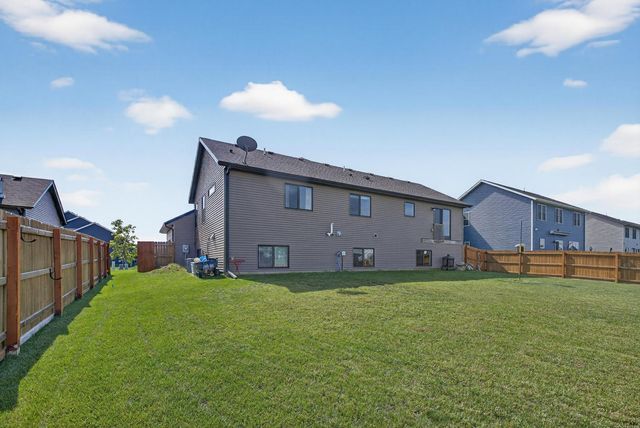 2285 Orion Street SW, Rochester, MN 55902