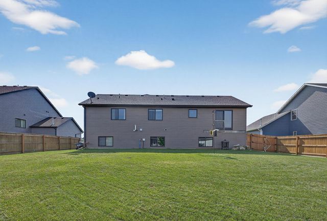 2285 Orion Street SW, Rochester, MN 55902