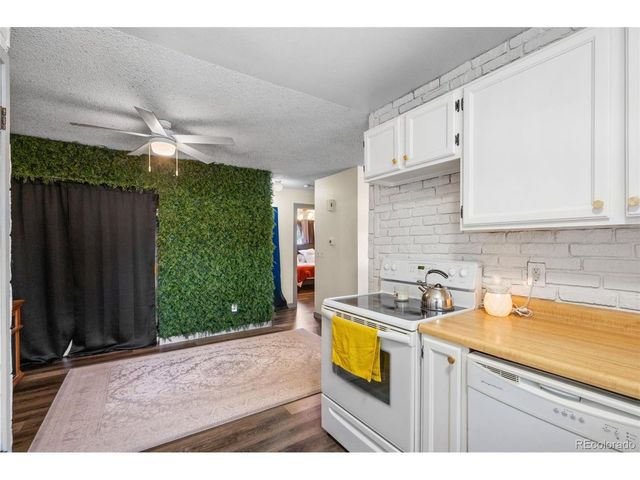 1927 Cathay Ct, Aurora, CO 80011