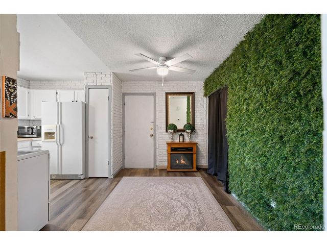 1927 Cathay Ct, Aurora, CO 80011