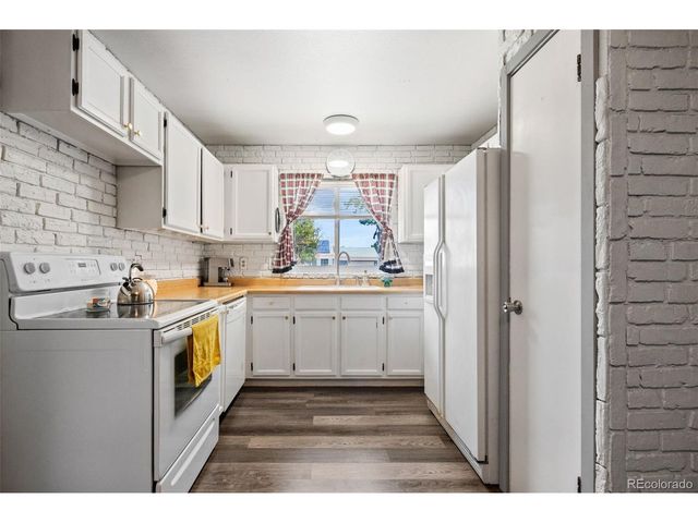 1927 Cathay Ct, Aurora, CO 80011