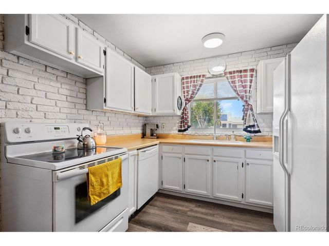 1927 Cathay Ct, Aurora, CO 80011
