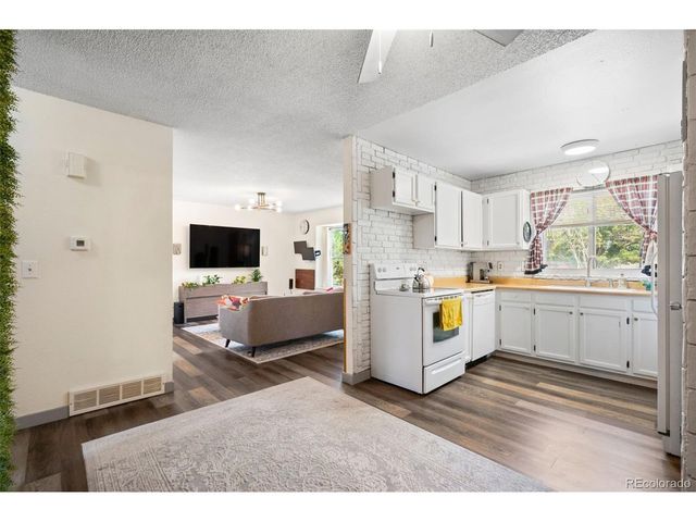 1927 Cathay Ct, Aurora, CO 80011