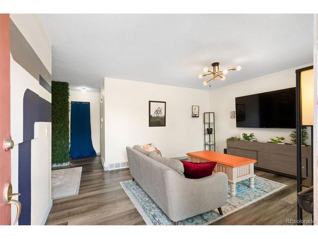 1927 Cathay Ct, Aurora, CO 80011