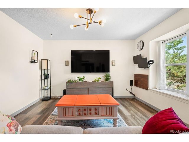 1927 Cathay Ct, Aurora, CO 80011
