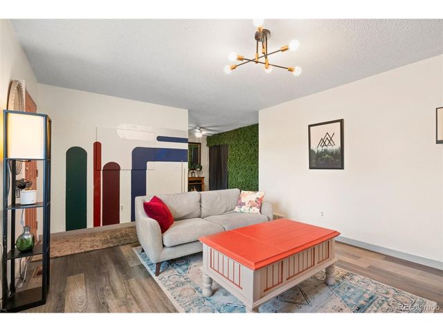 1927 Cathay Ct, Aurora, CO 80011