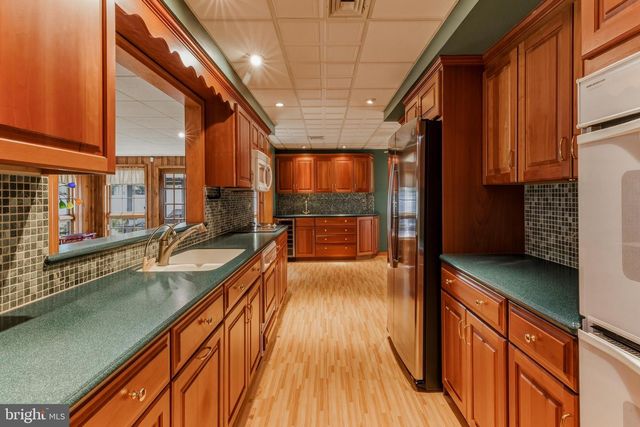 554 LYNN AVE, West Deptford, NJ 08096