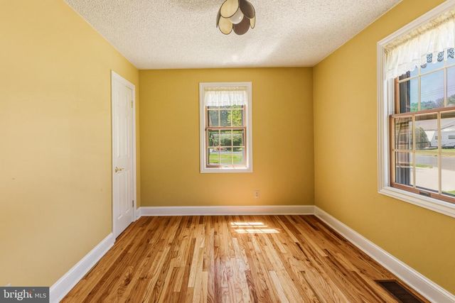554 LYNN AVE, West Deptford, NJ 08096