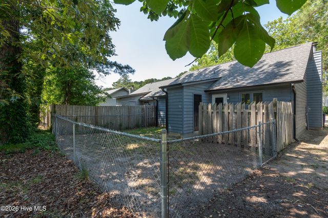 1934 White Hollow Drive A, Greenville, NC 27858