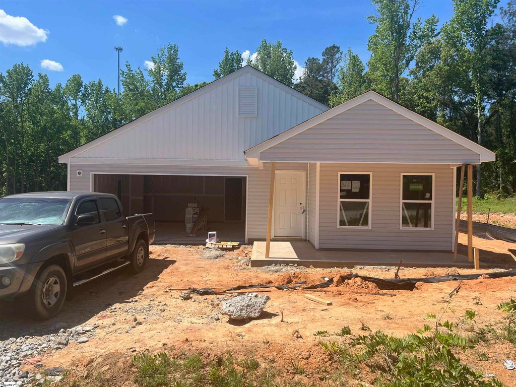 102 Heatherwood Drive, Gray Court, SC 29645