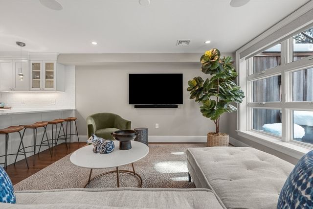 28 Bradford St, Boston, MA 02118