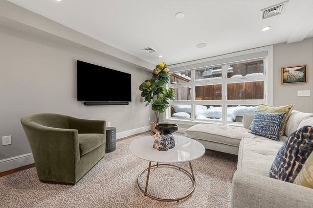 28 Bradford St, Boston, MA 02118