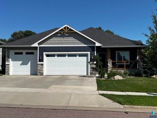 8808 E Silverbell St Street, Sioux Falls, SD 57110
