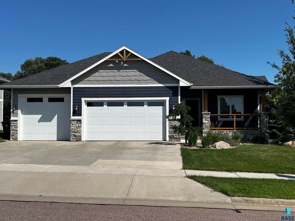 8808 E Silverbell St Street, Sioux Falls, SD 57110