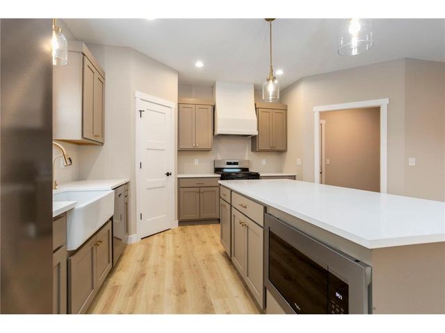 738 Magoo Road, Hudson, WI 54016