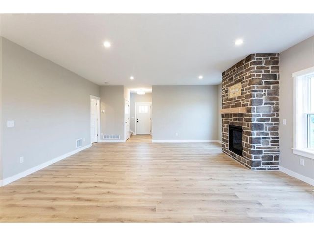 738 Magoo Road, Hudson, WI 54016