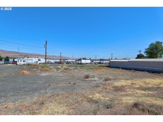 702 MYRTLE St, The Dalles, OR 97058