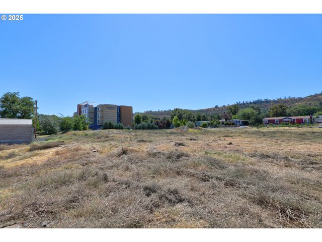 702 MYRTLE St, The Dalles, OR 97058