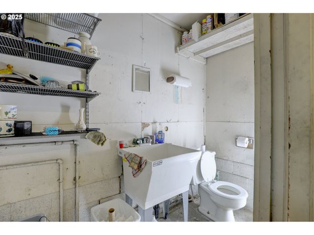 702 MYRTLE St, The Dalles, OR 97058