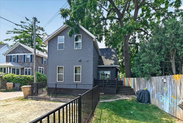 1013 Oakland Avenue, Madison, WI 53711