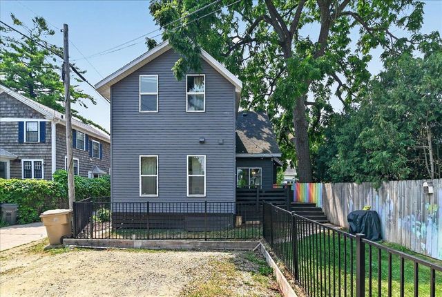 1013 Oakland Avenue, Madison, WI 53711