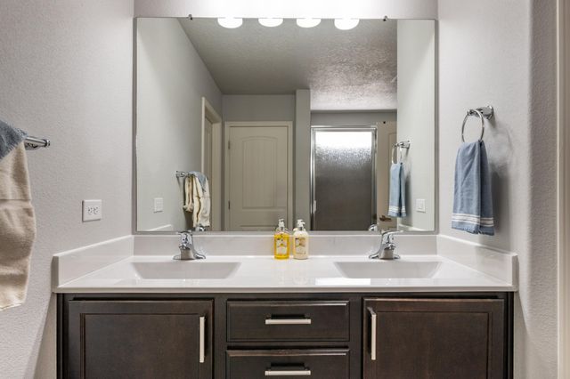 8800 Globe Street NW, Albuquerque, NM 87114