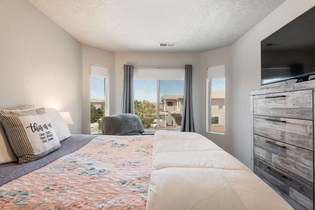 8800 Globe Street NW, Albuquerque, NM 87114