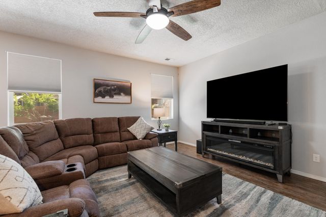 8800 Globe Street NW, Albuquerque, NM 87114