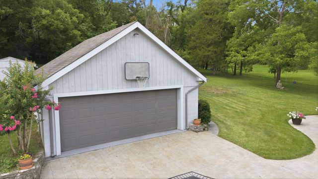 865 W Hillwood Dr, Nashville, TN 37205