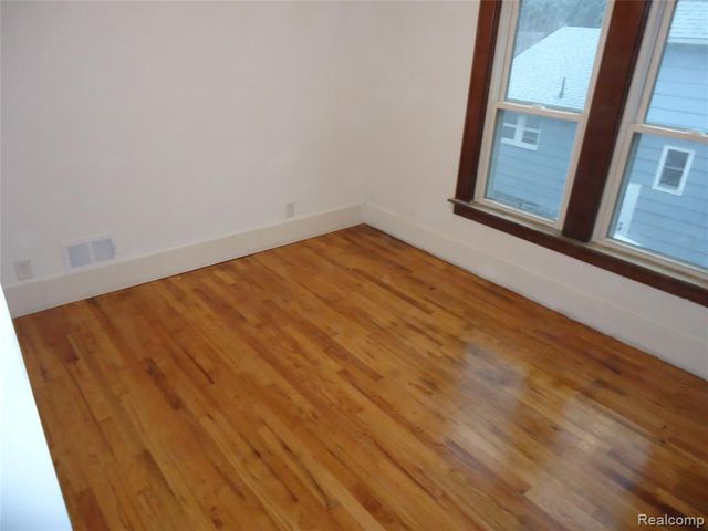 2274 N Carolina Street, Saginaw, MI 48602